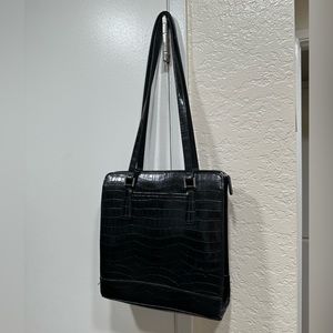 black shoulder bag